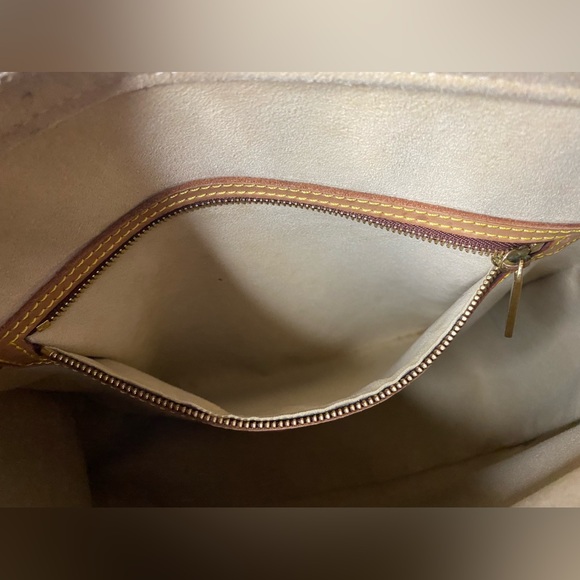 Authentic Pre Loved Louis Vuitton Looping GM Shoulder Bag - Picture 13 of 17